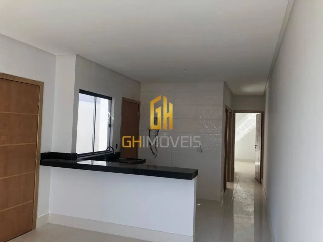 GH2131Casa com 3 quartos no Jardim Veneza, em terreno com 181,80m² com 81,88m² d...