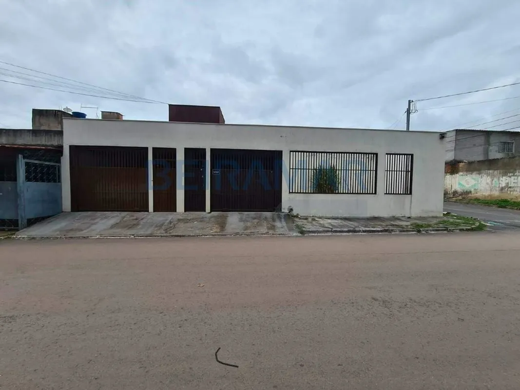 Casa Escriturada com Área Comercial - 2 Quartos - Areal (QS 10 Bloco 110)Casa co...