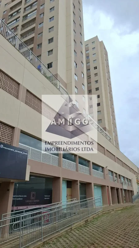 Loja com 2 banheiros, piso em cerâmica.O espaço interno desta loja oferece a opo...