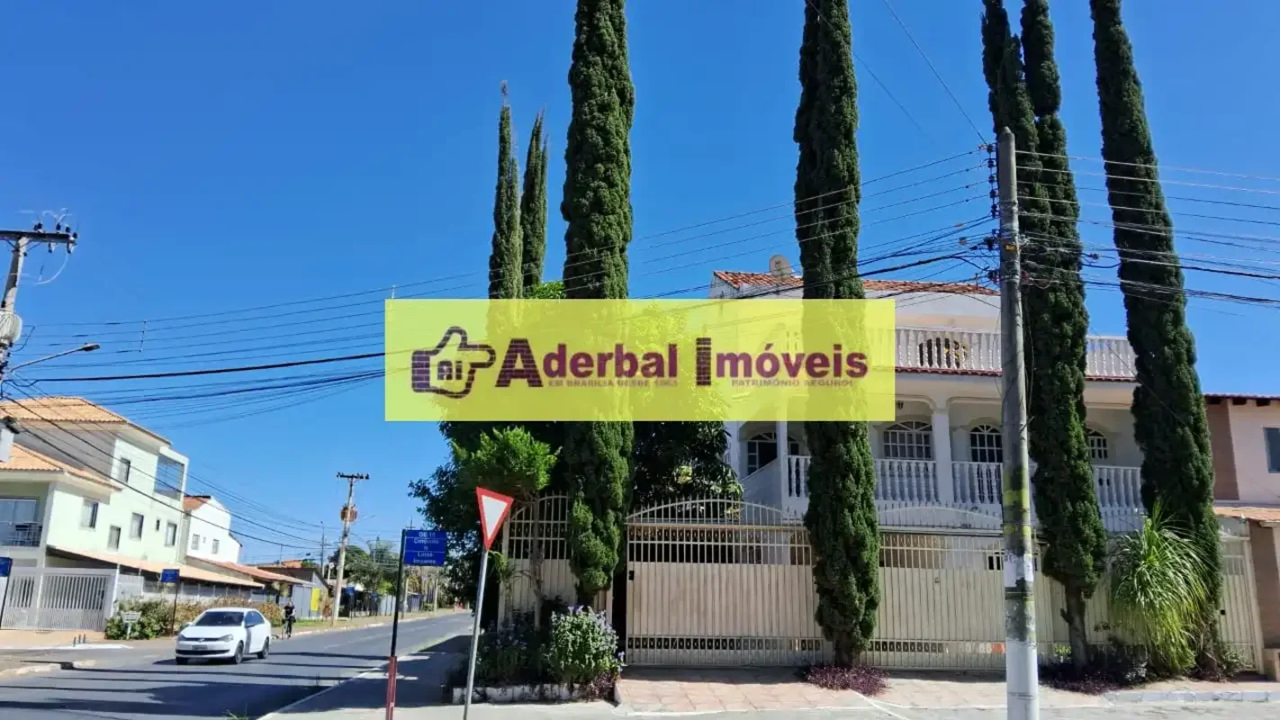 SOBRADO À VENDA – QE 15 DO GUARÁ II | FRENTE NASCENTESOBRADO COM 3 PAVIMENTOS, L...