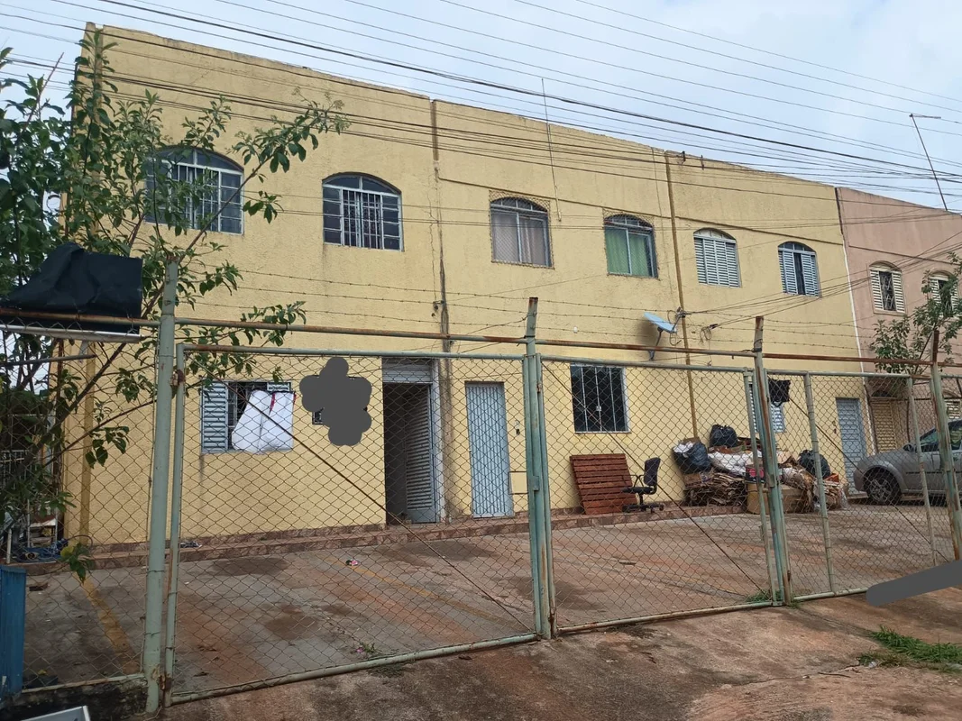 A Pacheco imobiliária (CRECI J 6610) disponibiliza para venda três prédios resid...