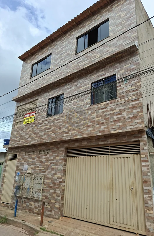 Excelente prédio residencial, próximo avenida principal;Térreo:Garagem para 2 ve...