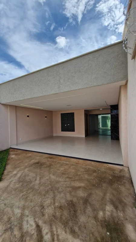 Linda casa com 3/4 sendo 1 suíte no Sítios Santa LuziaPlanta bem dividia em 3 qu...