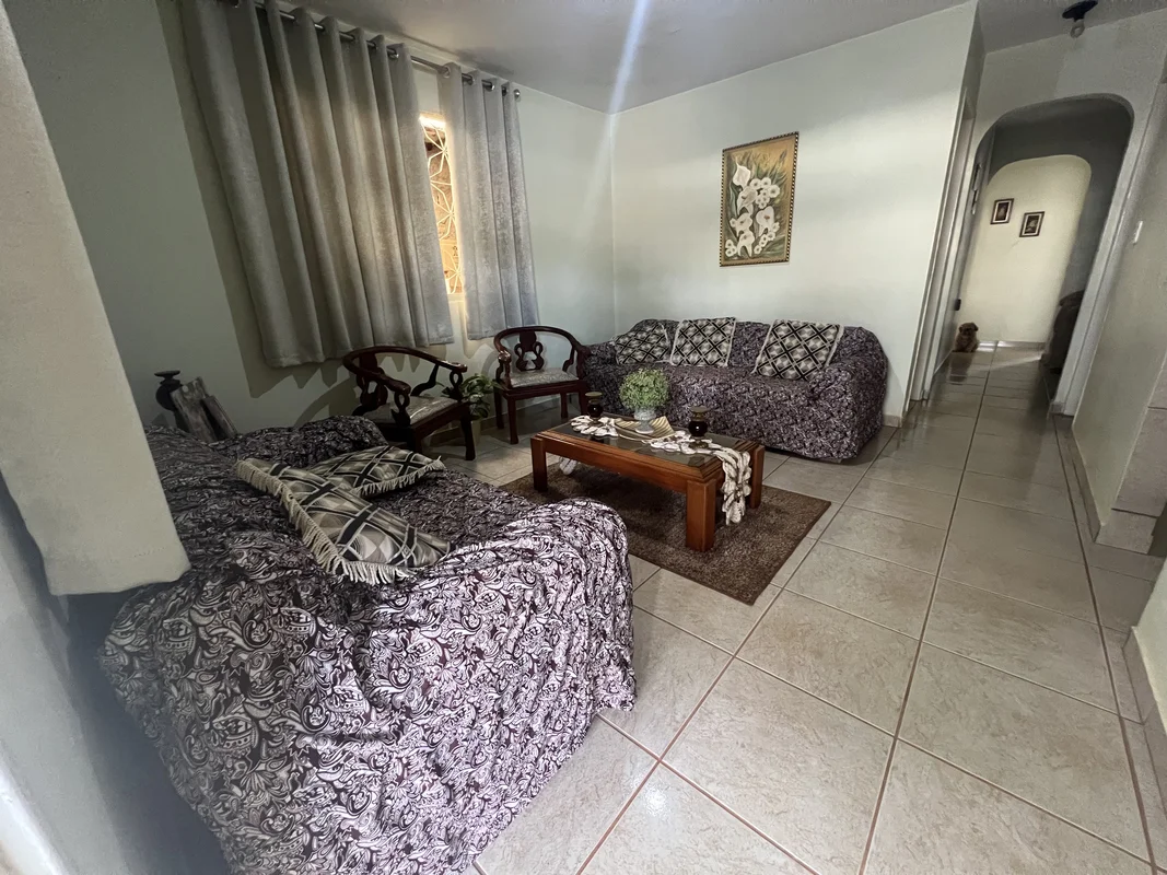 Duas casas pelo preço de uma! Valparaíso – Quadra 16, próximo ao antigo Hospital...