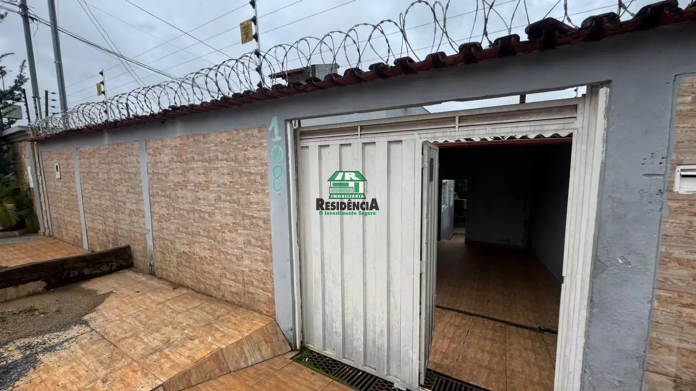 Casa contendo: 03 quartos sendo 01 suíte com box espelho,Sala, Cozinha com banca...