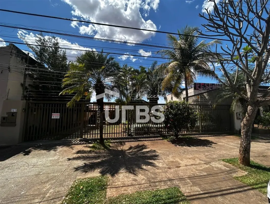 COD U-0029479 - Casa comercial localizada na Avenida A, proximo ao Supermecado P...