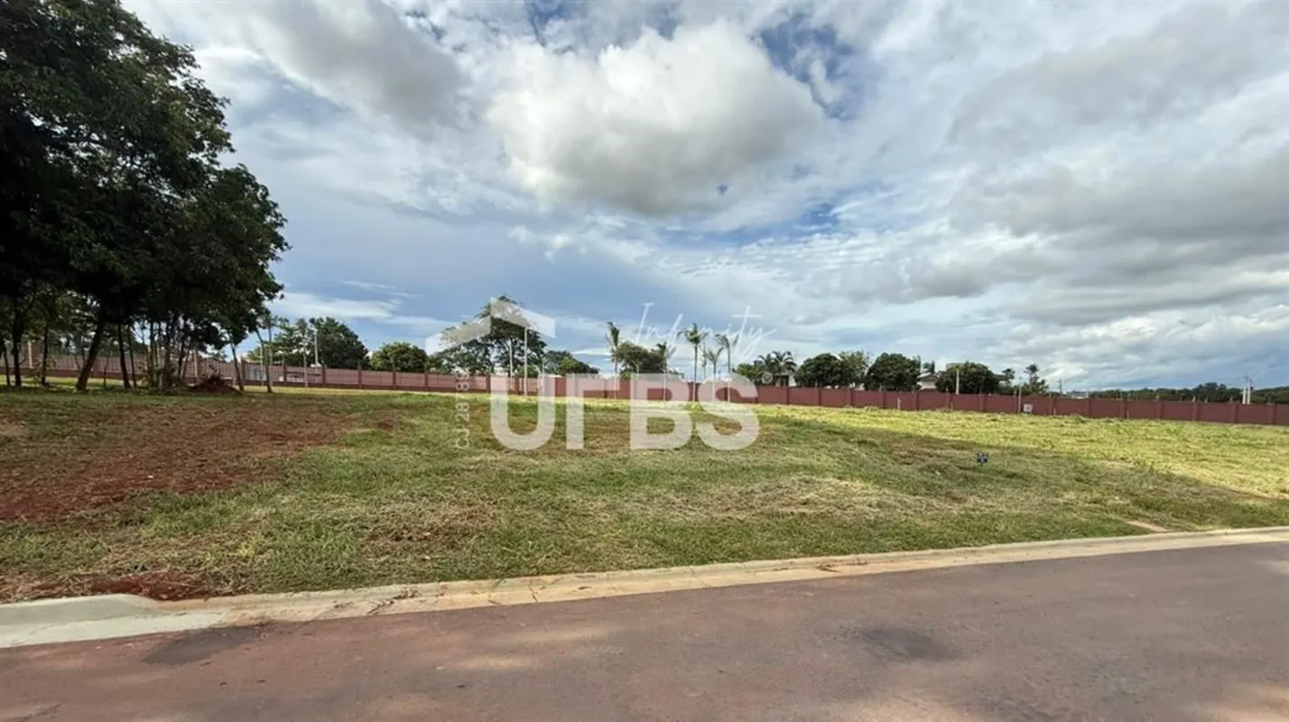 COD U-0029474 - Lote de 361,60 m² no Jardins Amsterdã próximo à portaria.3 quadr...