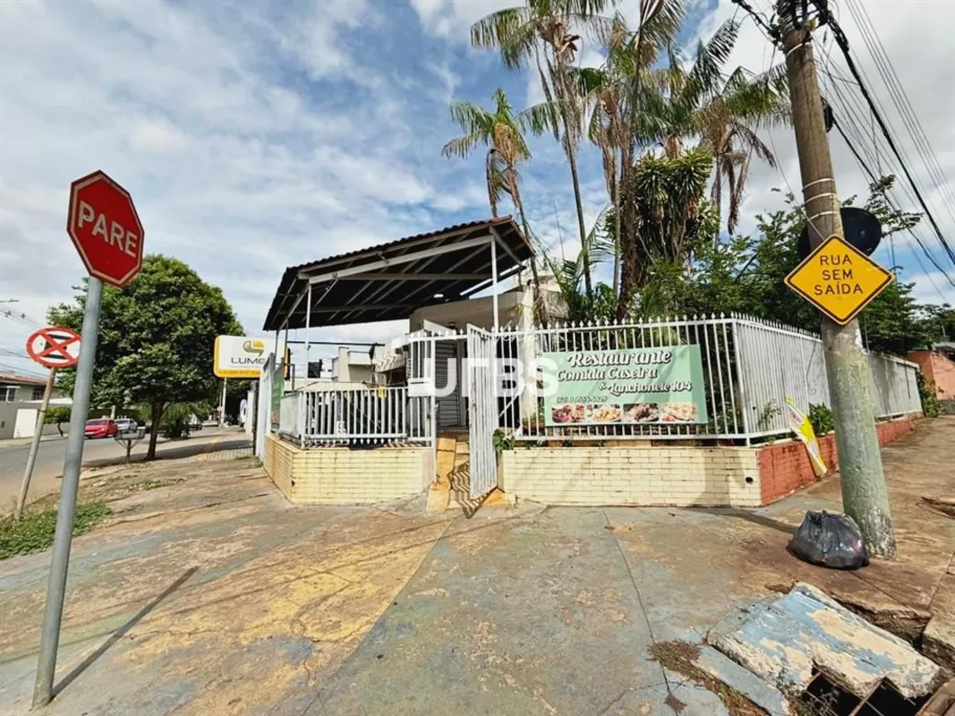 COD U-0029263 - Casa comercial à venda no Setor Sul, localizada na Rua 104 com 1...