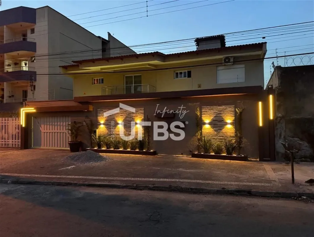 COD U-0029186 - Sobrado amplo e totalmente decorado, construído em lote inteiro ...