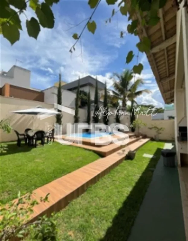 COD U-0030020 - Viva o Exclusivo: Casa de Condomínio com Piscina Aquecida em Jar...