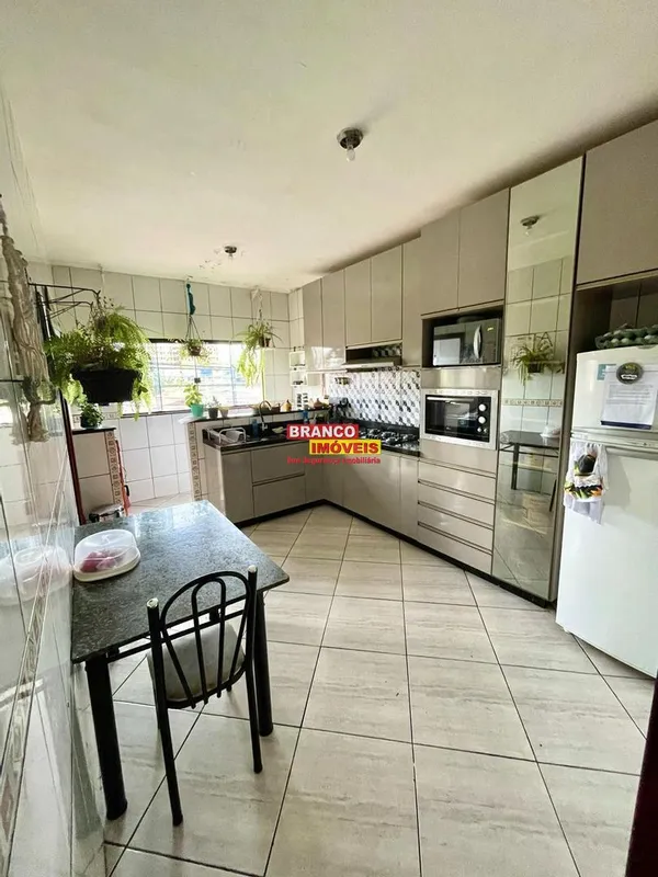 VENDE-SE CASA QR 116 SamambaiaCasa de andar, sendo primeiro andar + terraço à ve...