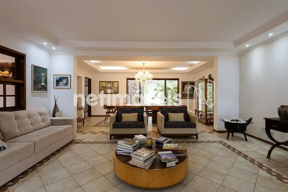 Imagine viver em um verdadeiro refúgio de tranquilidade!Esta casa térrea, com se...