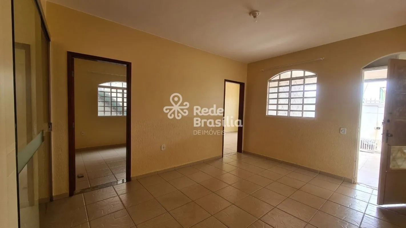 Quadra 11 | Casa Sobrado - ParanoáCasa estilo sobrado, bem distribuída e com exc...