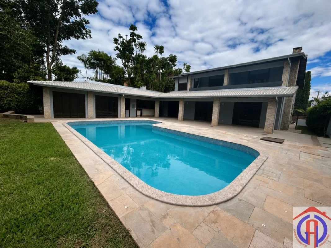 Alugo casa na SHIS QI 09Area total 1200 metros Construção 849 metros Casa totalm...
