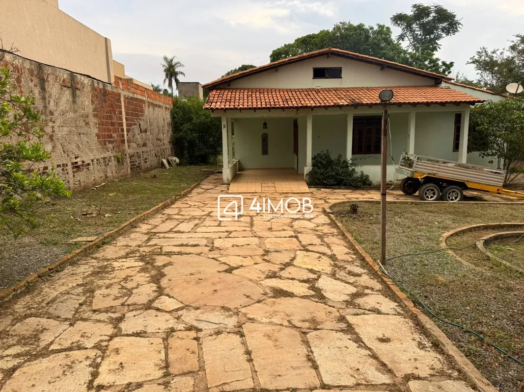Excelente oportunidade para quem busca amplo terreno, segurança e qualidade de v...