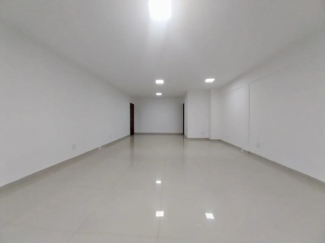 QNB 14 - Taguatinga Norte/DF.Imóvel:Sala comercial com banheiro social.Localizaç...