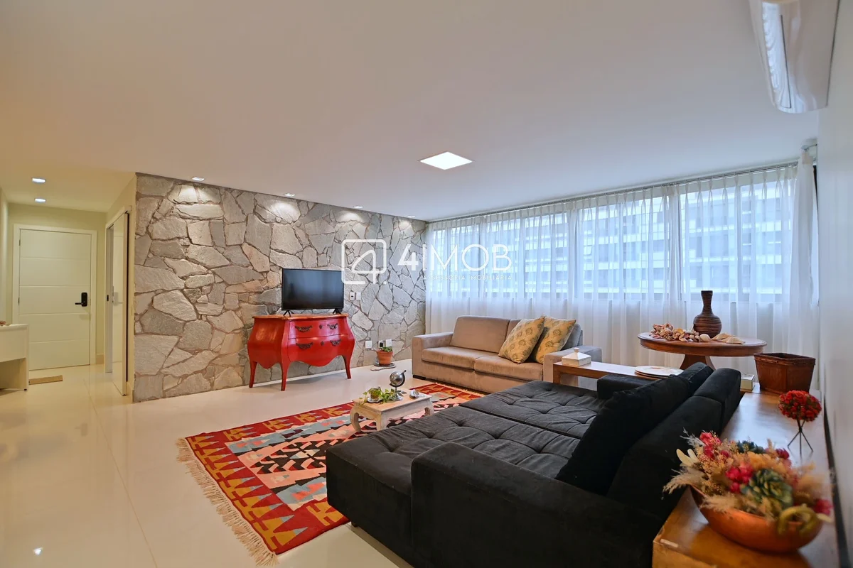 No coração do Noroeste, na desejada SQNW 103, existe um apartamento que não tent...
