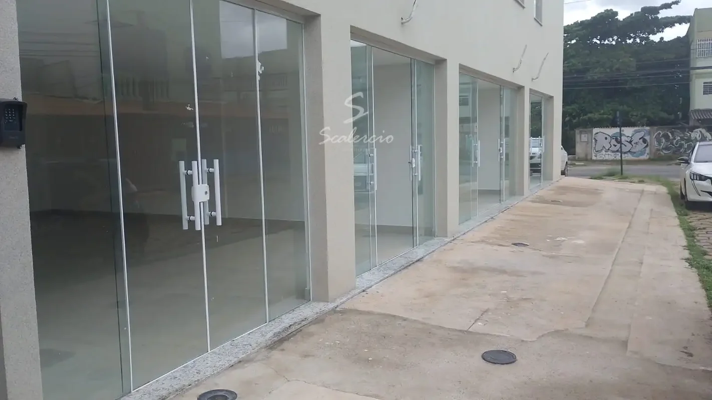 Plantão de locação:(61) 3553-0000Ponto comercial de alto potencial, ideal para e...