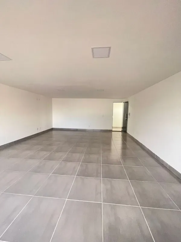 SALA NOVA COM OTIMA LOCALIZAÇÃO 1º LOCAÇAO COM BANHEIRO E ESPAÇO PARA COPAVALOR ...