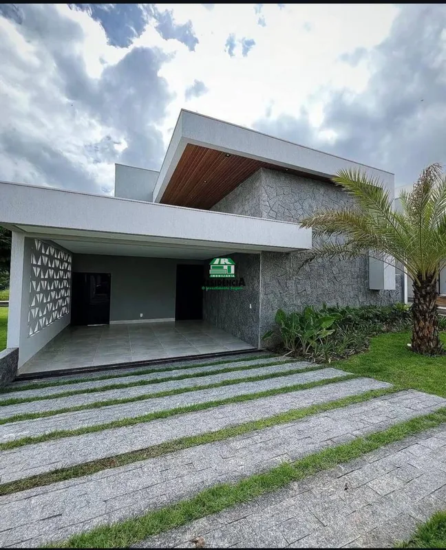 Casa Terras Alphaville- Área total 360²- Área construída 200m²- Porteira fechada...