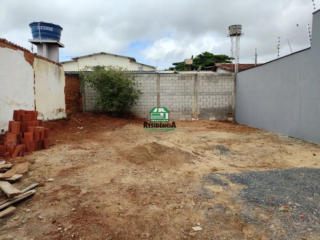 Lote São Lourenço- Área 225m²- 10m de frente - 22,5m² de comprimento- Lote murad...