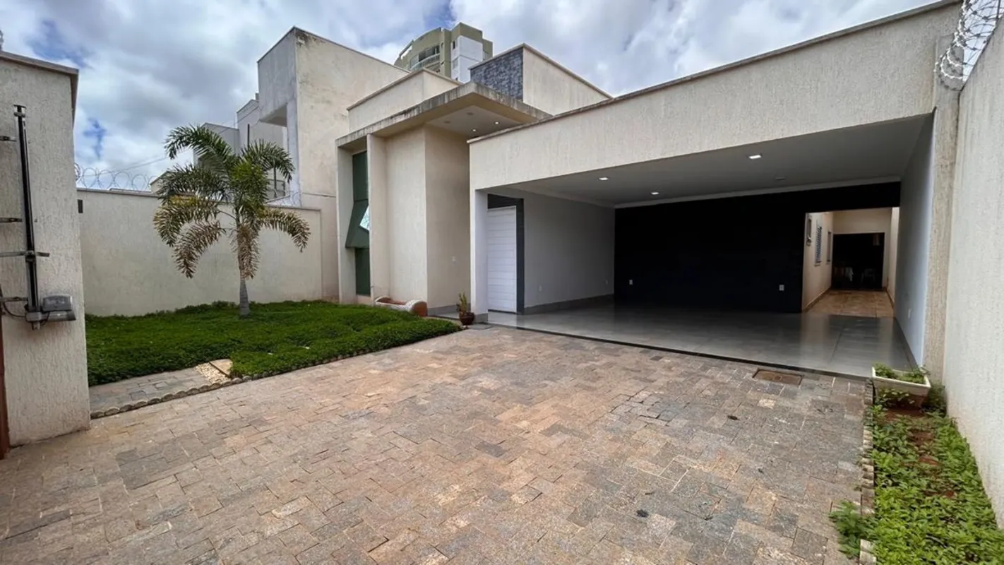 Vendo linda casa térrea de 235 m², com 3 suítes no setor Goiânia 2, Excelente op...
