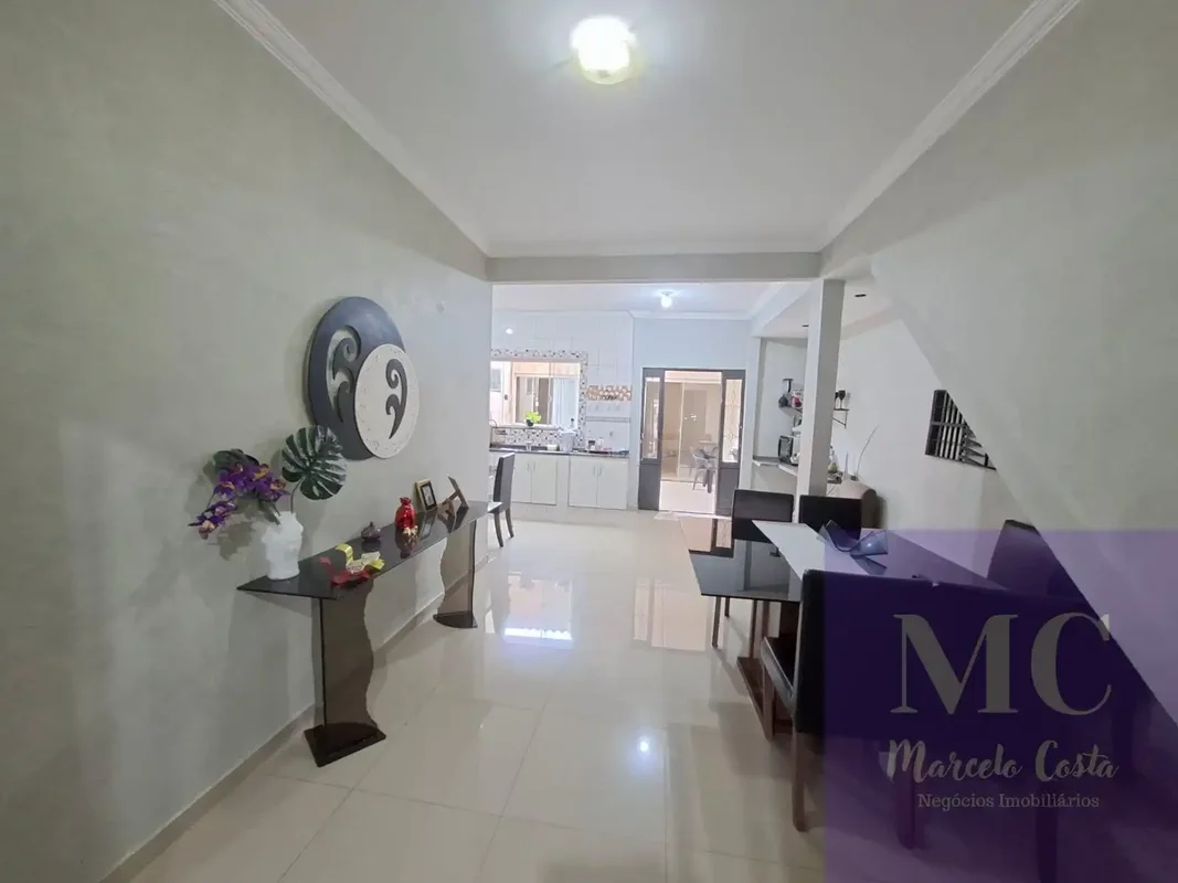 EXCELENTE OPORTUNIDADE PARA MORAR OU INVESTIR!Sobrado composto de:Parte térrea:0...