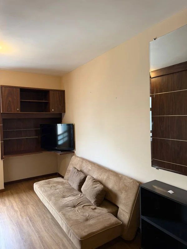 Charmosa kitnet-studio mobiliada e reformada, pronta para morar, localizada na C...