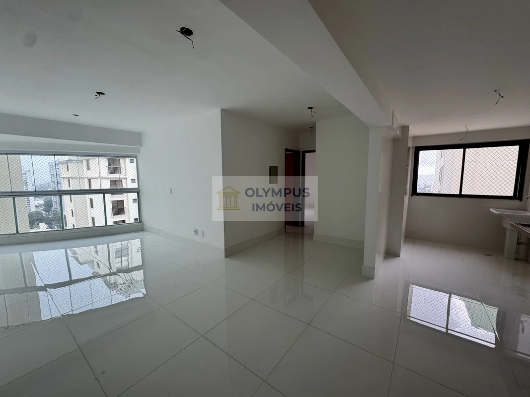 DISTRIBUIÇÃO- Living amplo integrado à varanda- 2 quartos, sendo 1 suíte- Varand...