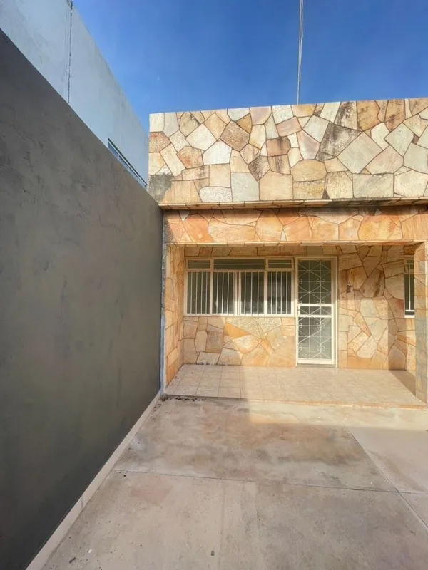 CASA FUNDOS SENDO ELA COM 01 QUARTO AMPLO, COZINHA AMPLA, BANHEIRO SOCIAL, ÁREA ...