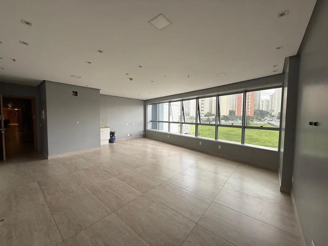 SALA COMERCIAL COM EXCELENTE LOCALIZAÇÃO NO JARDIM GOIÁS.VISTA PARA O SHOPPING F...