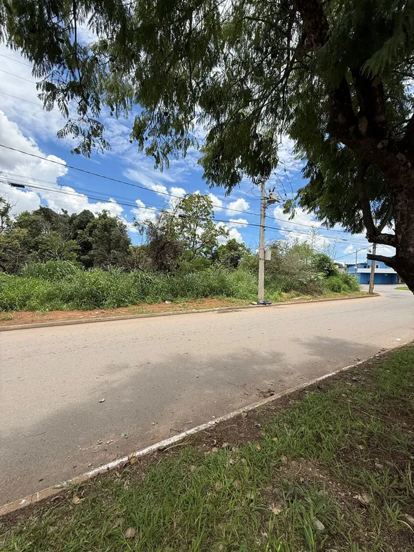 Lote com 3.035 m², com grande potencial construtivo e versatilidade para diverso...