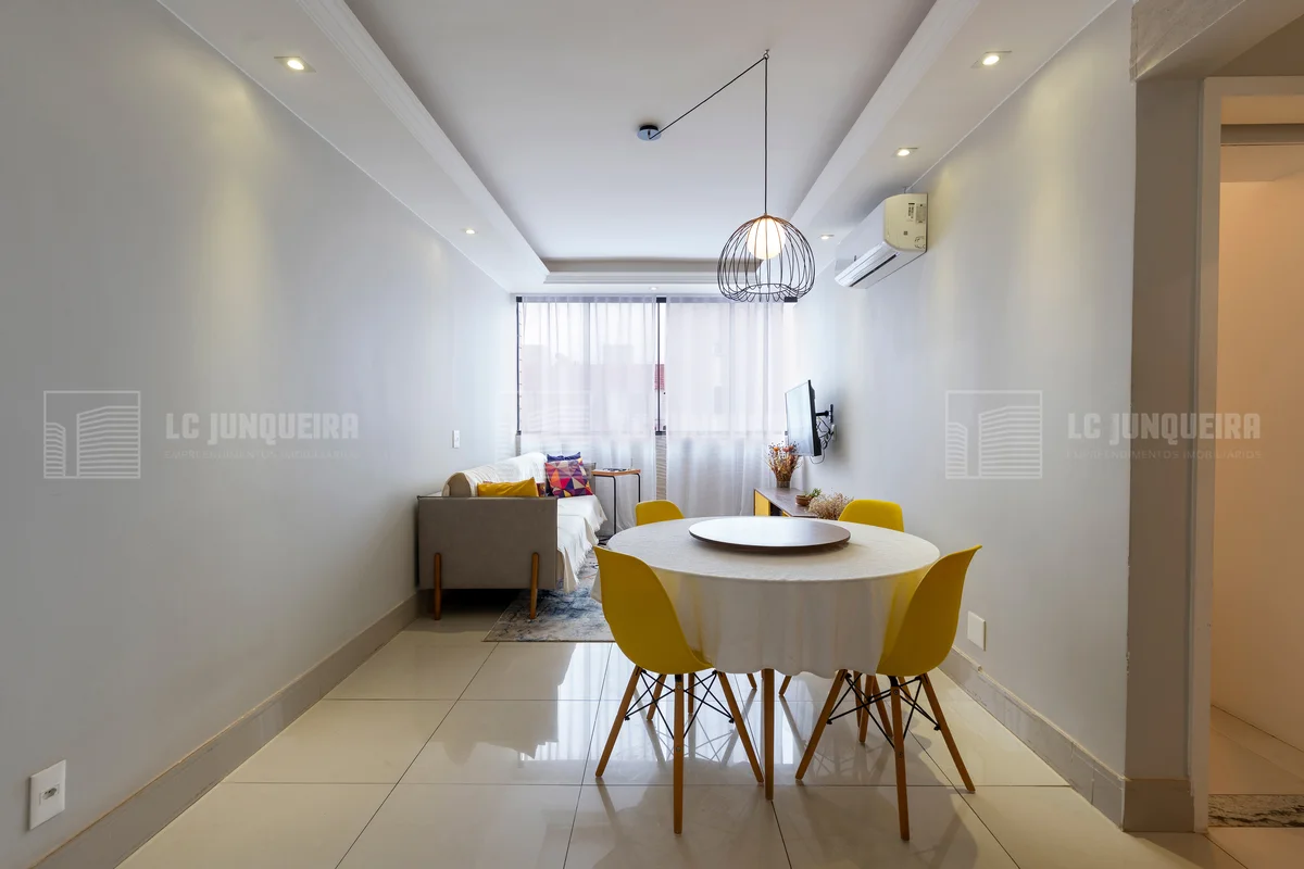 Apartamento no Sudoeste, com 53 m² bem distribuídos. Possui 2 quartos com armári...