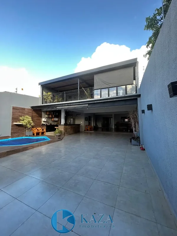 Excelente imóvel no qual possui duas casas arejadas, amplas, modernas, aconchega...