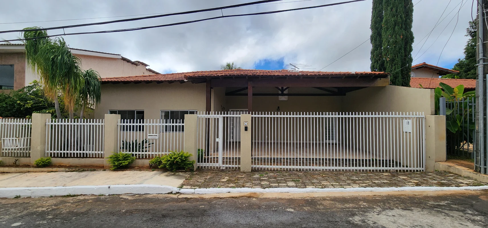 CONTATO DIRETO COM IMOBILIÁRIA : (11) 96628-0044 CRECI 32.783-J Casa térrea bem ...
