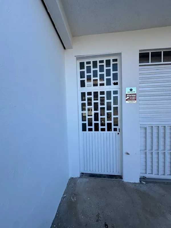 Localização EstratégicaImóvel situado na avenida principal do Setor Sudoeste, em...