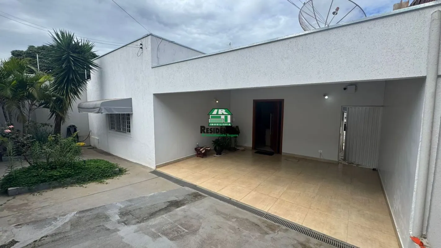 Casa Vila Goiás- Área total 360m²- Área construída 220m² aproximadamente- 3 quar...