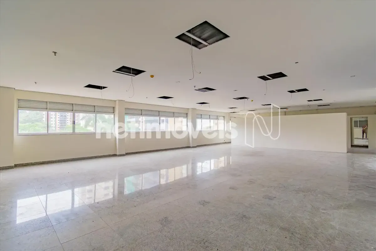 Procurando o espaço perfeito para o seu negócio? Esta sala comercial é ideal par...