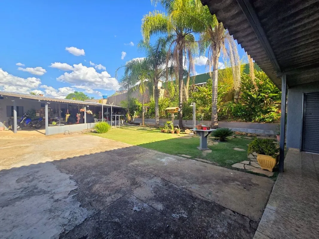 LEÕES DA CORRETAGEM VENDE O IMÓVEL QUE VOCÊ PROCURACASA SIMPLES E EDÍCULA LOTE 8...