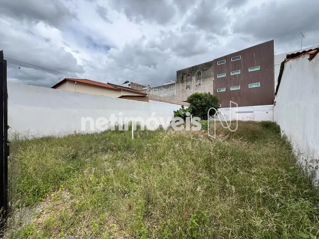 Oportunidade Única na DF-425, Condomínio Sol Nascente, seu refúgio pronto para c...