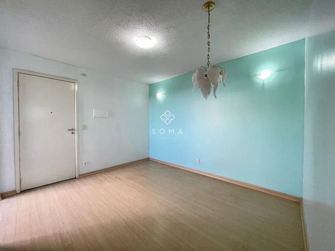 CARACTERÍSTICAS DO IMÓVEL: -O imóvel dispõe de sala ampla, com piso laminado e i...