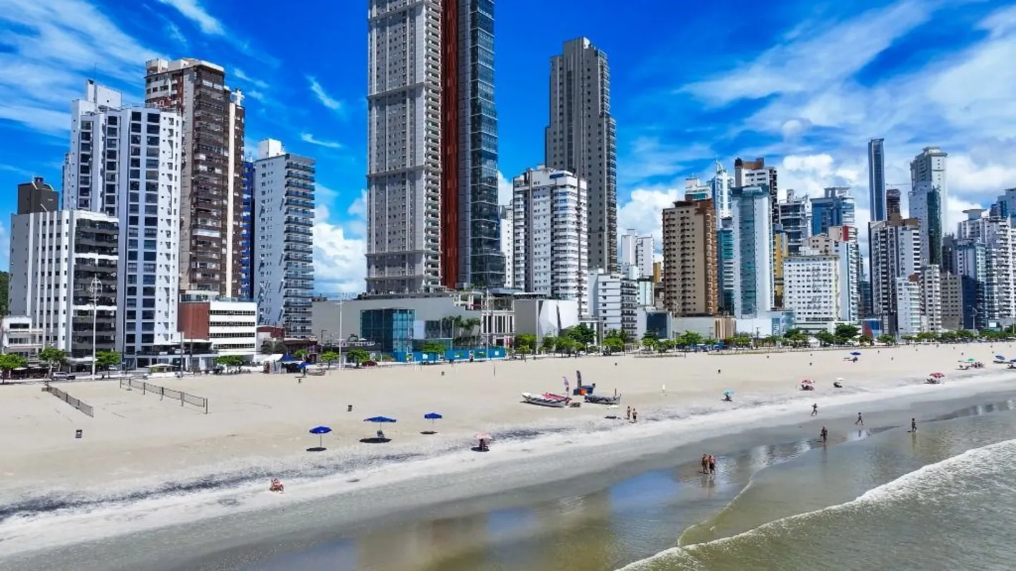 Apartamento Frente Mar Barra Sul | Balneário CamboriúApartamento localizado no E...