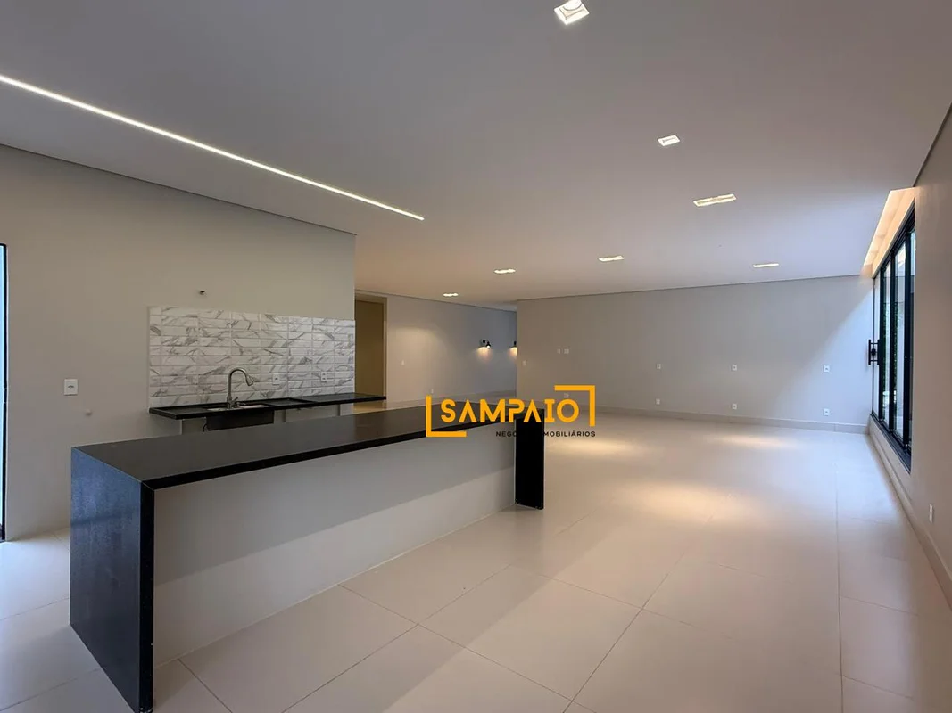 Descubra essa charmosa casa de 3 suítes, com 318 m² de área útil, localizada na ...