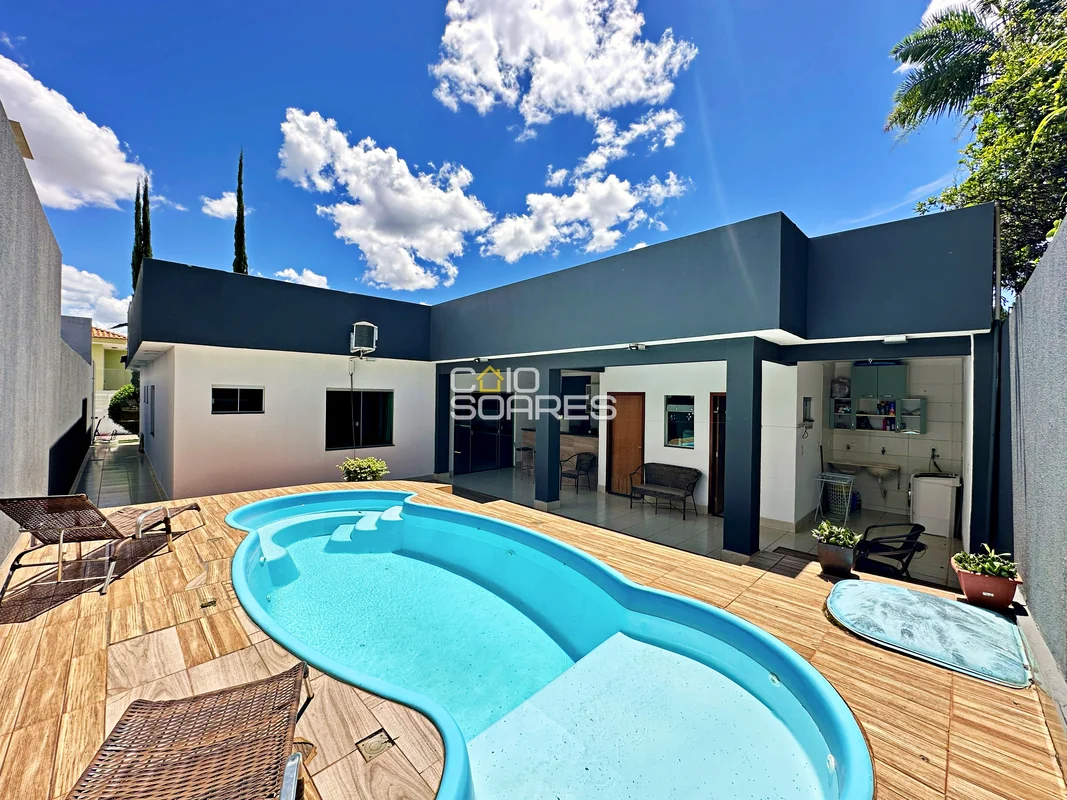 Casa Padrão – 400 m² | 3 Quartos | 2 Suítes | Piscina e ChurrasqueiraCaracteríst...