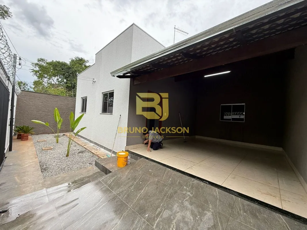 Imóvel localizado em rua sem saída, tranquila e segura.•Terreno: 300 m²•Área con...