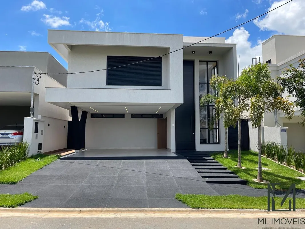 Casa no Jardins Bolonha | Senador Canedo | 240m²Casa localizada no condomínio Ja...