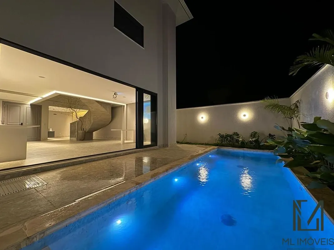 Casa no Jardins Bolonha | Senador Canedo | 228m²Casa localizada no condomínio Ja...