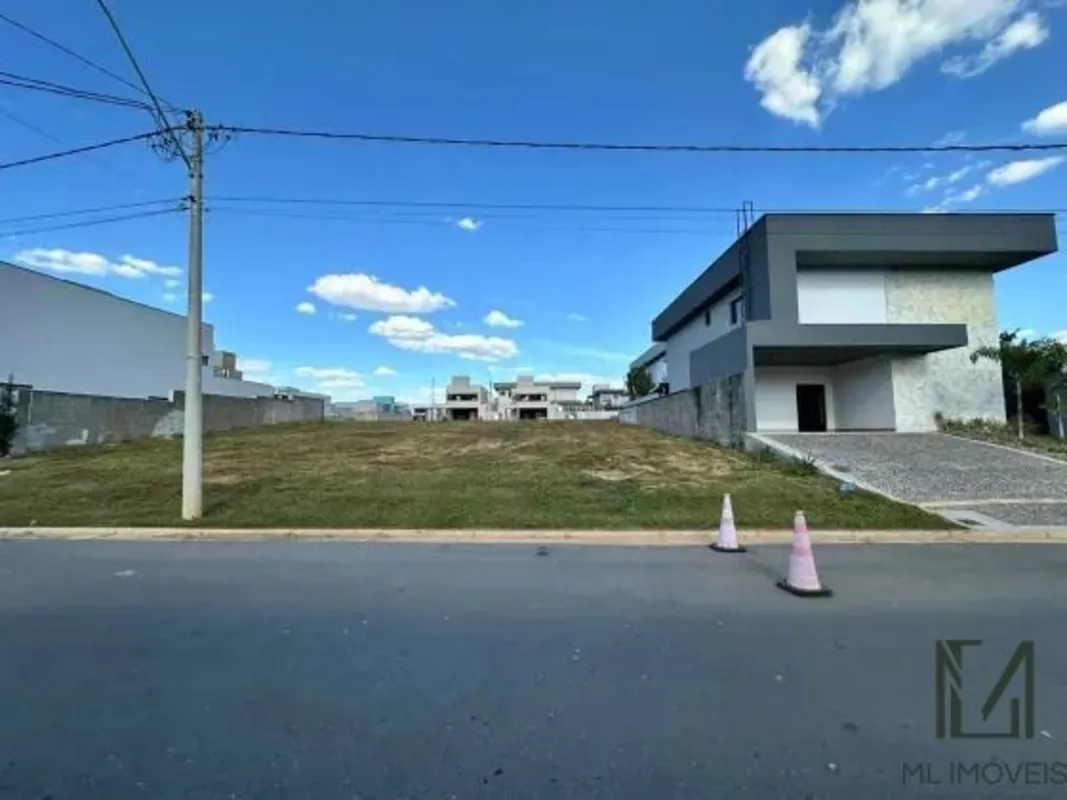 Lote no Jardins Porto | Senador Canedo | 307m²Lote localizado no condomínio Jard...