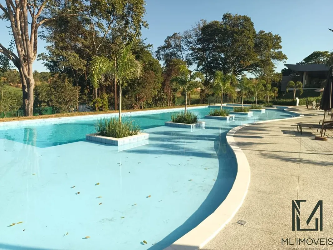 Lote no Jardins Versalhes | Aparecida de Goiânia | 235m²Lote localizado no condo...