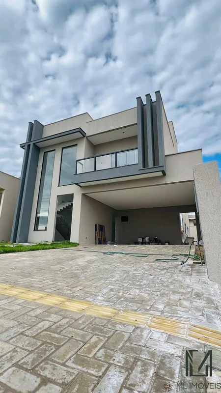 Sobrado no Condomínio Jardim Veneza | Senador Canedo | 262m²Sobrado localizado n...
